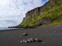 Schwarzer Strand am Fuße des Reynisfjall